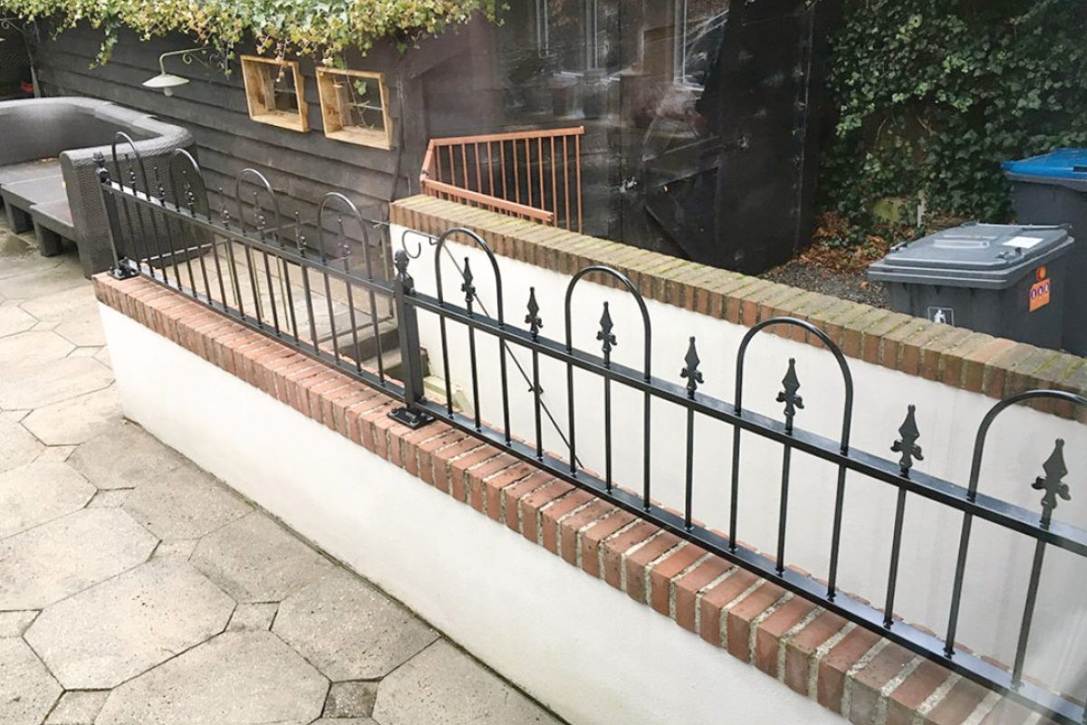 Zelf een stalen sierhekwerk plaatsen